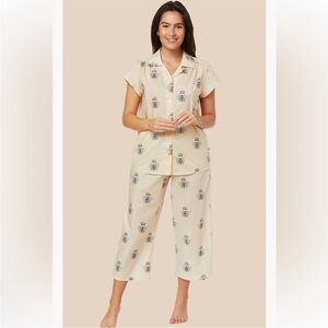 The Cat’s Pajamas Queen Bee Novelty Print Pima Cotton Capri Set Short Sleeve L